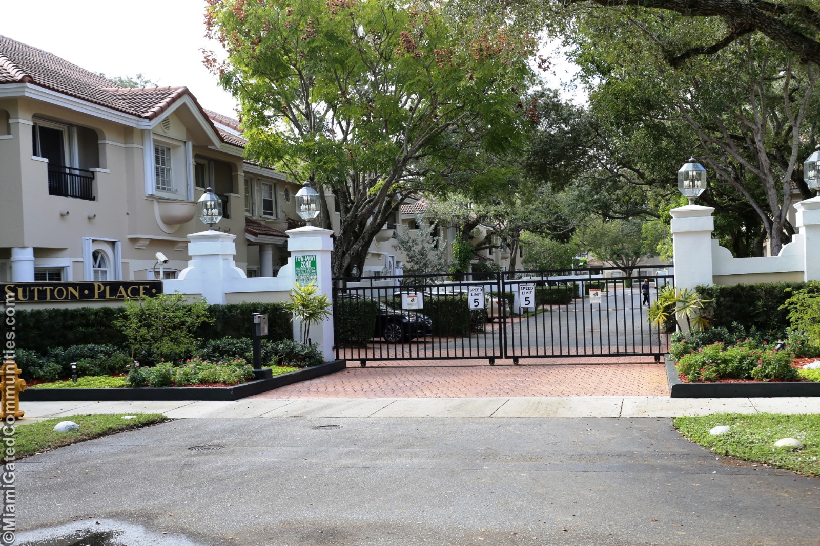 Miami Gated Communities Miami Realtors, buying Coral Gables homes, selling Coral Gables homes