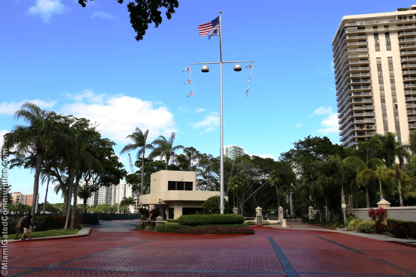 Marina lifestyle in Miami: Communities with private yacht clubs and dock access 