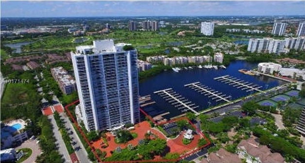 Marina lifestyle in Miami: Communities with private yacht clubs and dock access